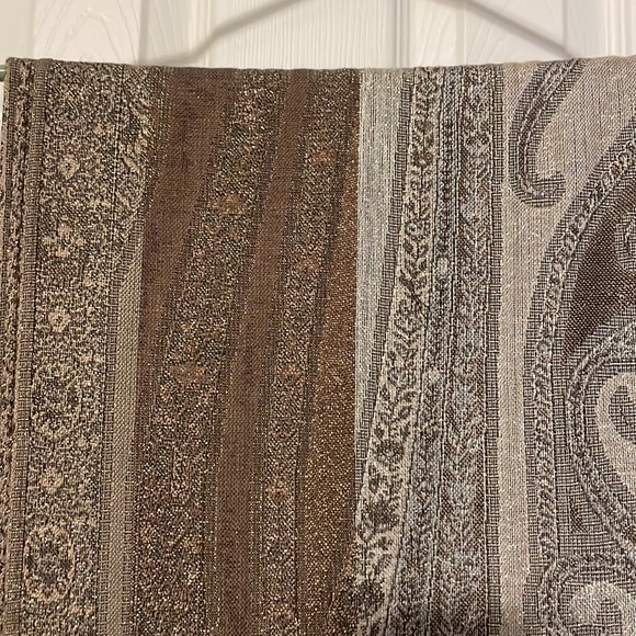 Shawl - Picture 2 of 3